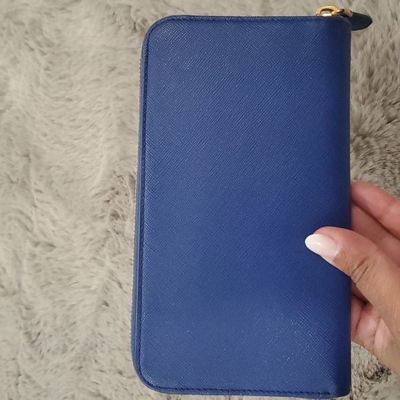 Prada Saffiano Bow Zip-Around Wallet - Picture 3 of 5